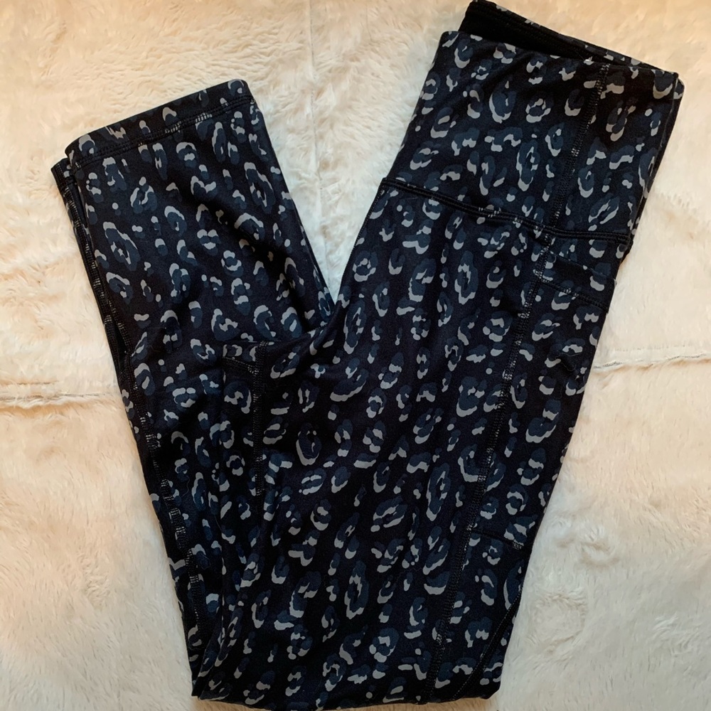 Never worn elevate leggings / go dry